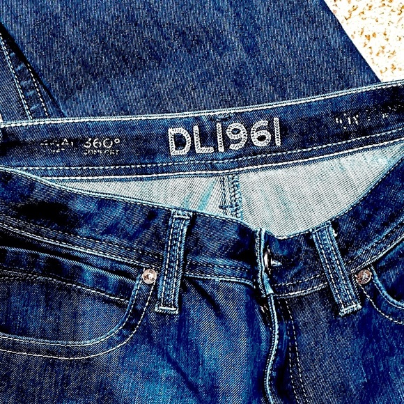 👖🎵 DL1961 Joy Super High Rise Flare Jeans | Dark Blue Wash | Sz 28 70s Revival - Picture 2 of 5